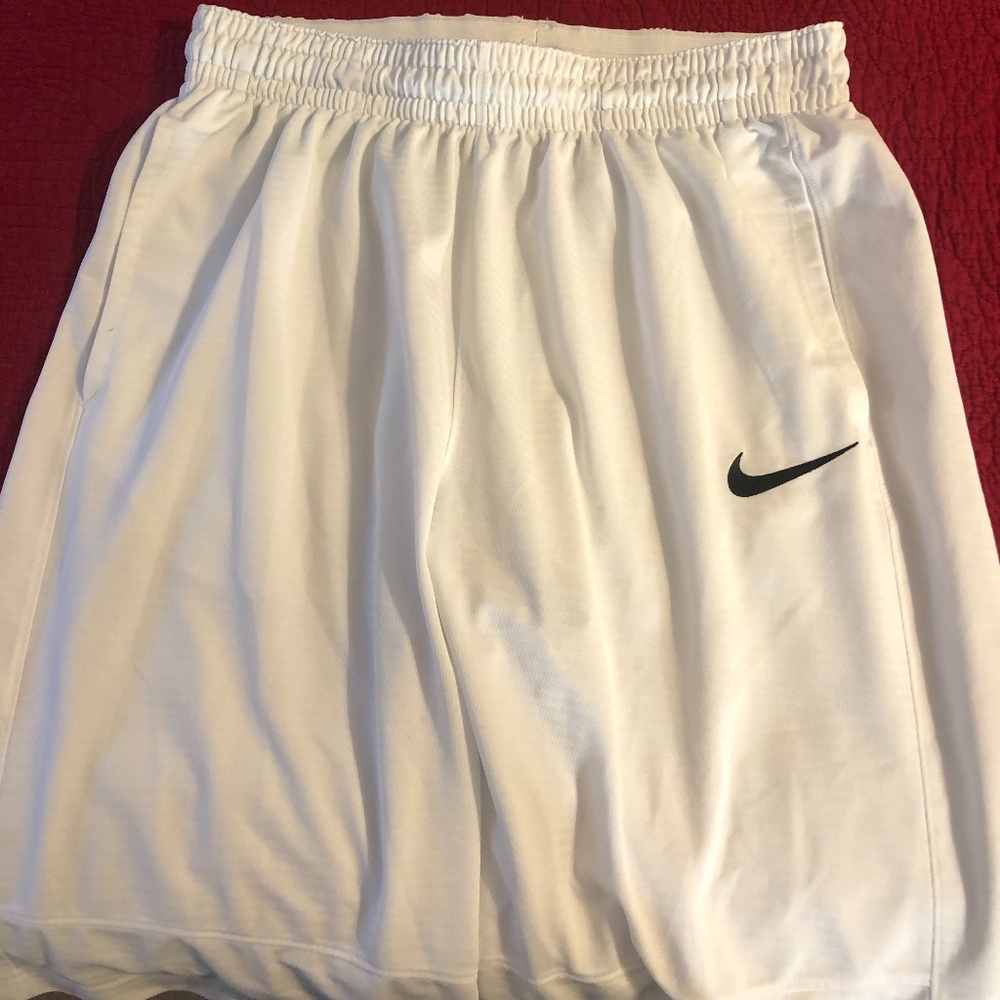 LARGE (L) WHITE NIKE ATHLETIC SHORTS